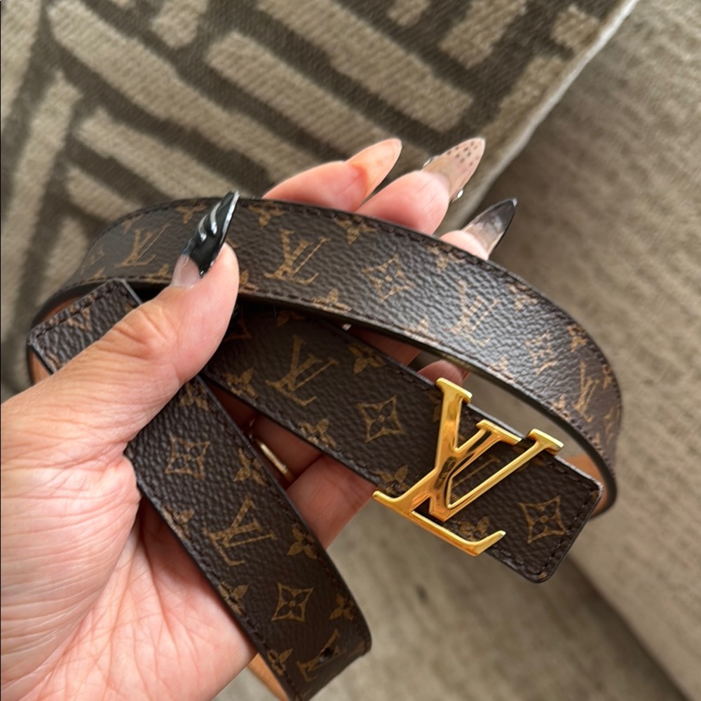 Louis Vuitton non reversible belt! Size 84/34
Dust/Box